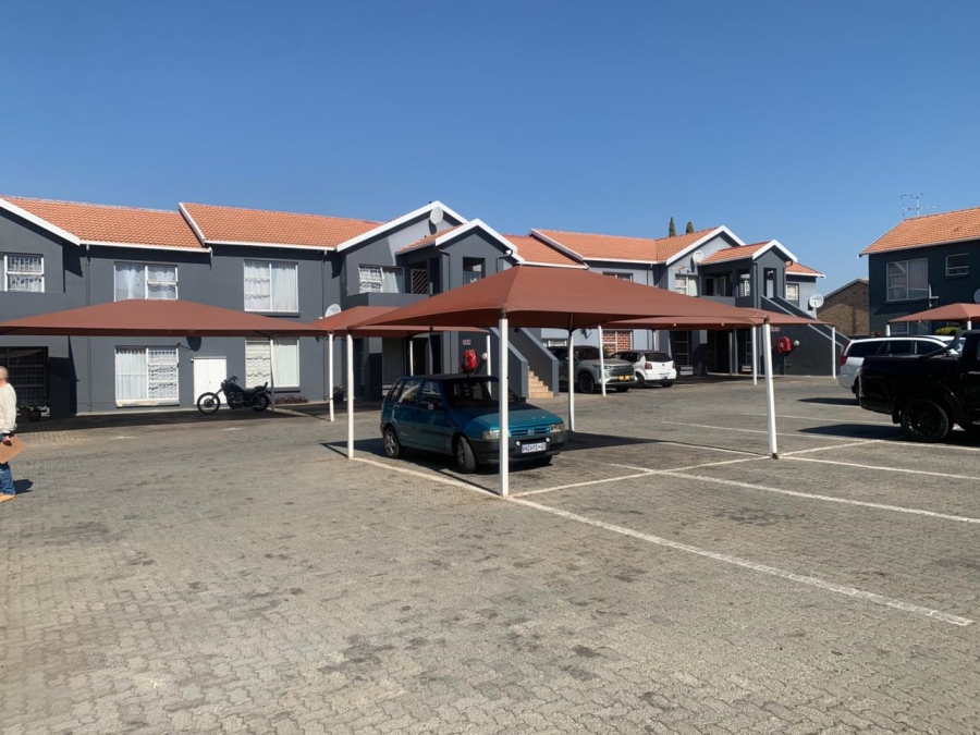 2 Bedroom Property for Sale in New Redruth Gauteng