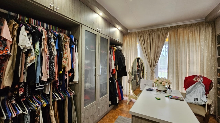 4 Bedroom Property for Sale in Vanderbijlpark SW 5 Gauteng