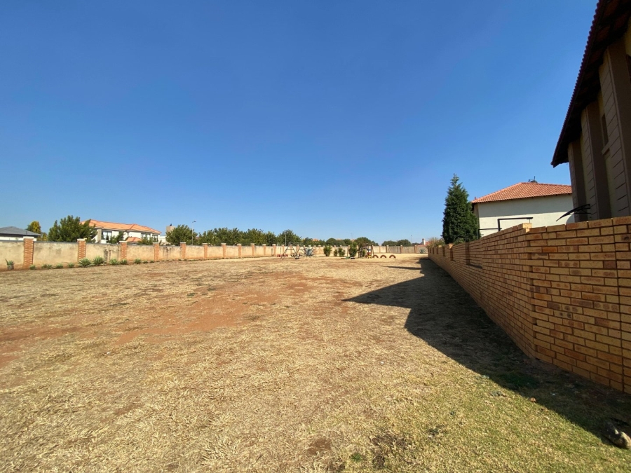 3 Bedroom Property for Sale in Monavoni Gauteng