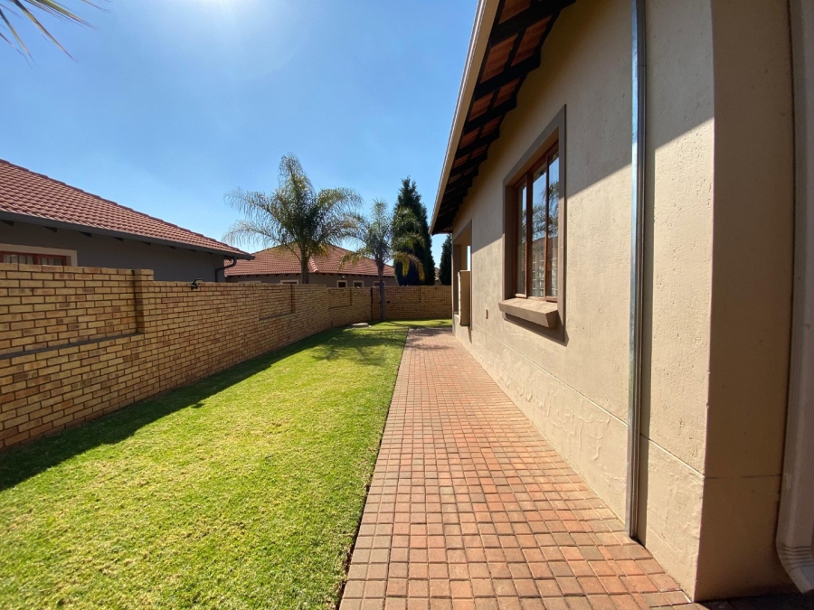 3 Bedroom Property for Sale in Monavoni Gauteng