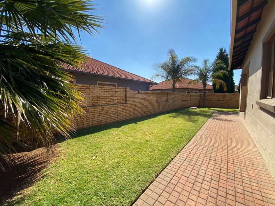 3 Bedroom Property for Sale in Monavoni Gauteng