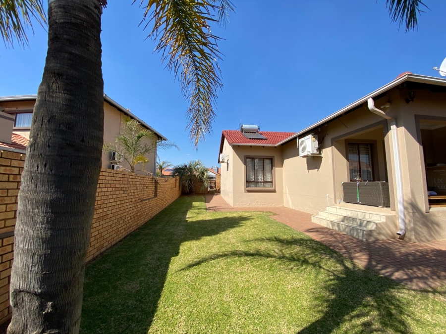 3 Bedroom Property for Sale in Monavoni Gauteng