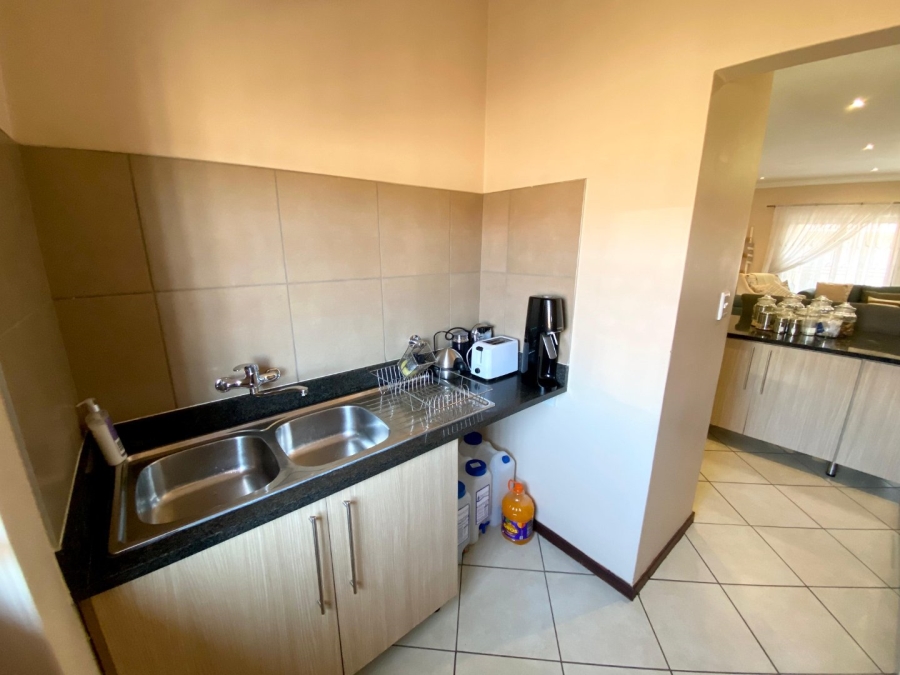 3 Bedroom Property for Sale in Monavoni Gauteng