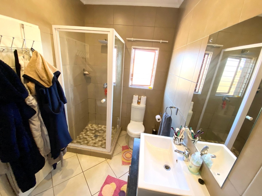 3 Bedroom Property for Sale in Monavoni Gauteng