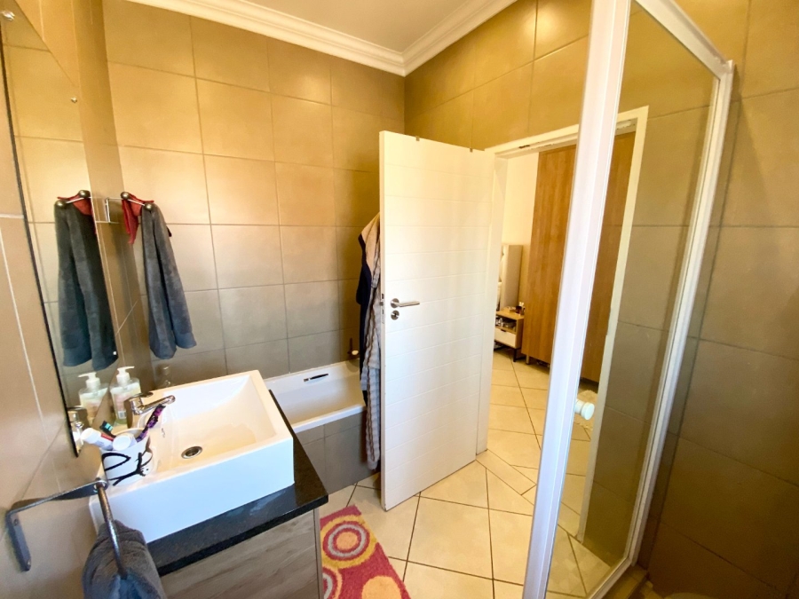3 Bedroom Property for Sale in Monavoni Gauteng