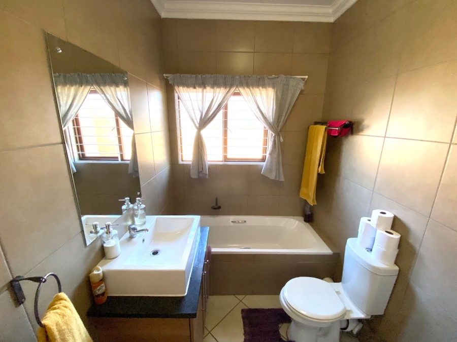 3 Bedroom Property for Sale in Monavoni Gauteng