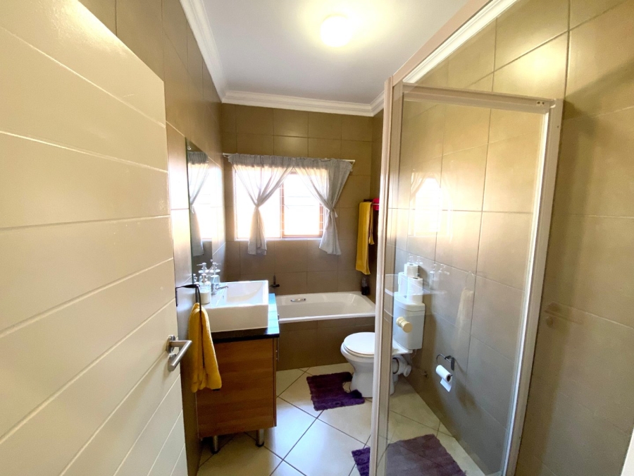 3 Bedroom Property for Sale in Monavoni Gauteng