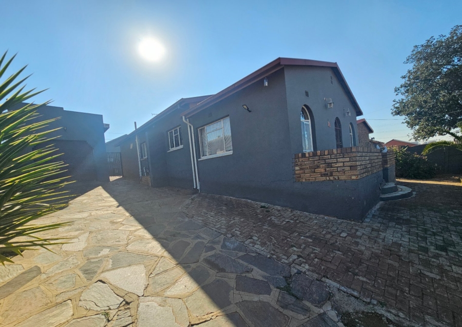 3 Bedroom Property for Sale in Bosmont Gauteng