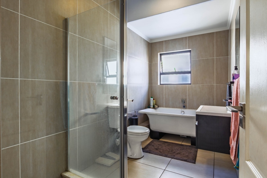 2 Bedroom Property for Sale in Greenstone Hill Gauteng