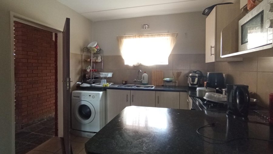 2 Bedroom Property for Sale in Erand Gardens Gauteng