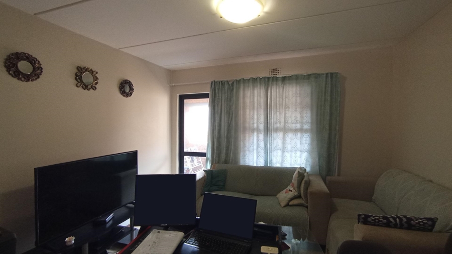 2 Bedroom Property for Sale in Erand Gardens Gauteng