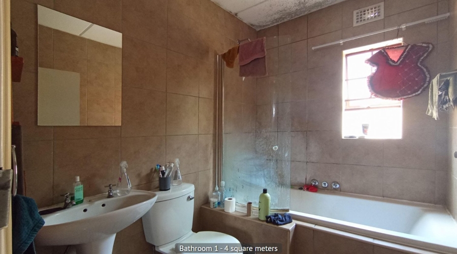 2 Bedroom Property for Sale in Erand Gardens Gauteng