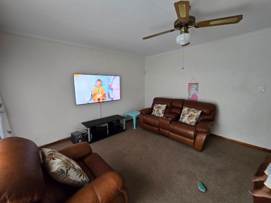 5 Bedroom Property for Sale in Karenpark Gauteng