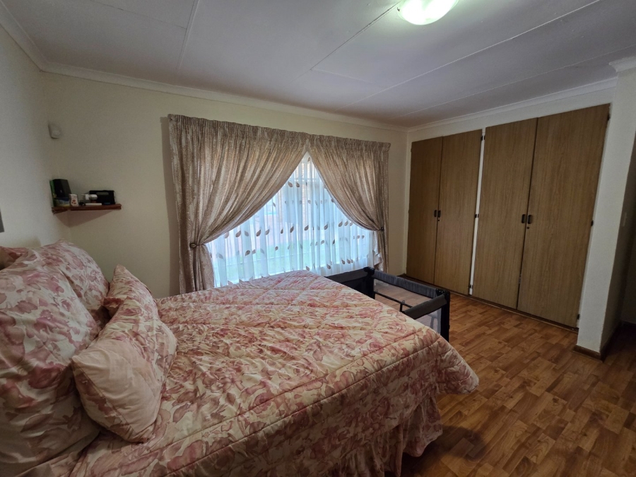 5 Bedroom Property for Sale in Karenpark Gauteng
