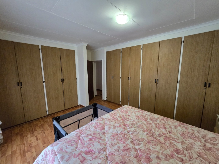 5 Bedroom Property for Sale in Karenpark Gauteng