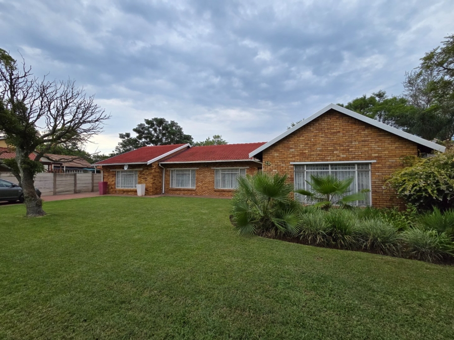 5 Bedroom Property for Sale in Karenpark Gauteng