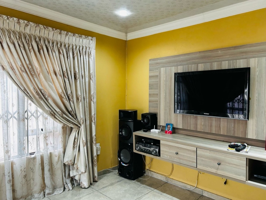 3 Bedroom Property for Sale in Nkwe Estate Gauteng