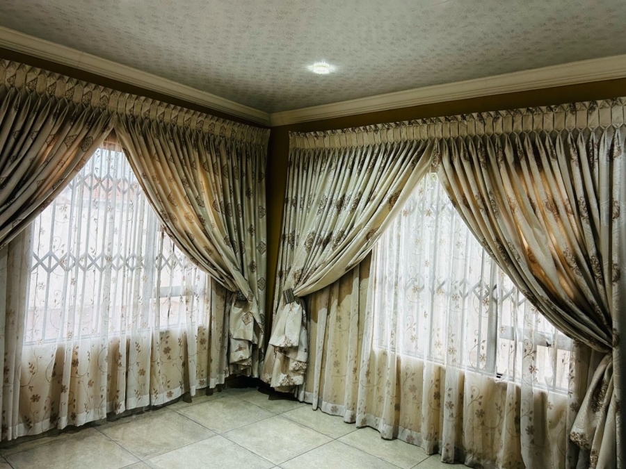 3 Bedroom Property for Sale in Nkwe Estate Gauteng