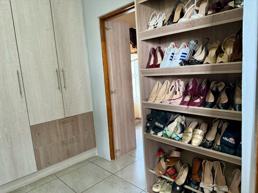 5 Bedroom Property for Sale in Chantelle Gauteng