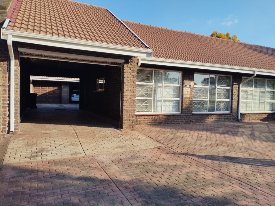 3 Bedroom Property for Sale in Daggafontein Gauteng