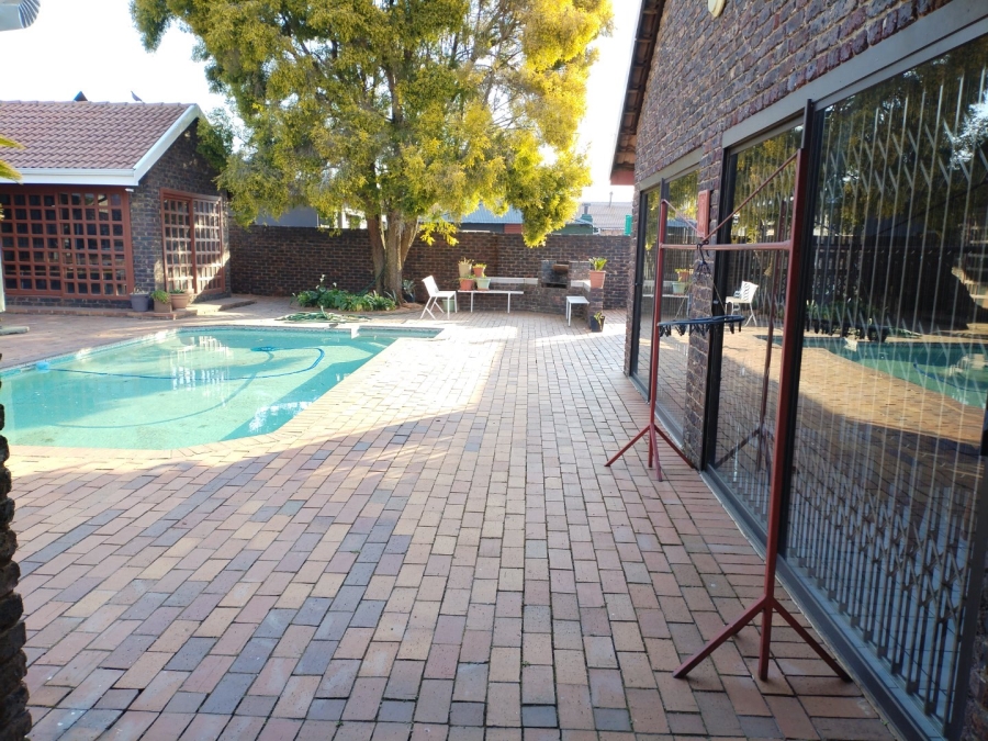3 Bedroom Property for Sale in Daggafontein Gauteng
