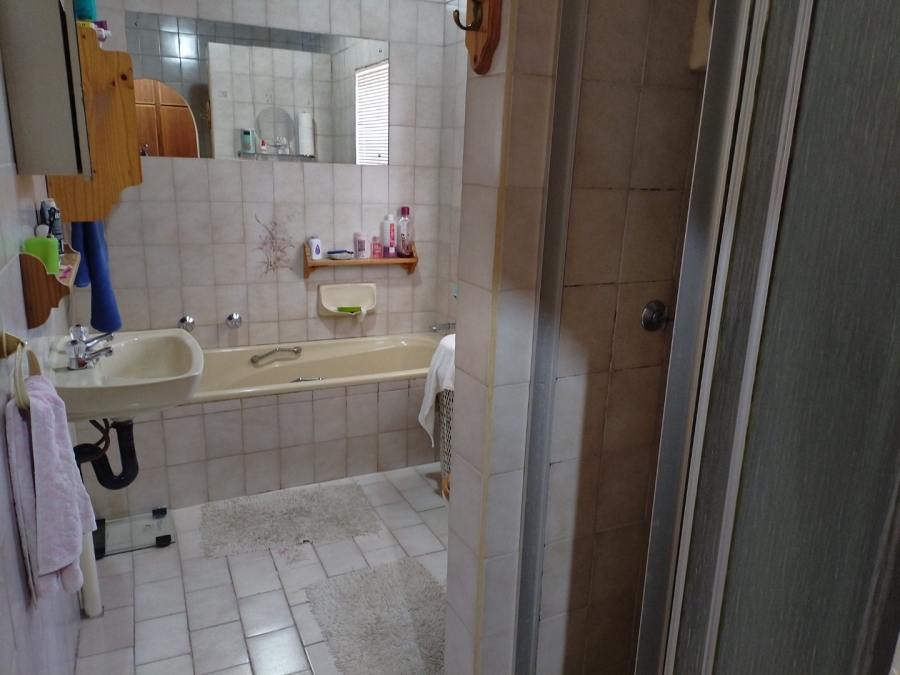 3 Bedroom Property for Sale in Daggafontein Gauteng