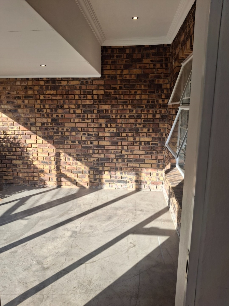 2 Bedroom Property for Sale in Brentwood Park AH Gauteng