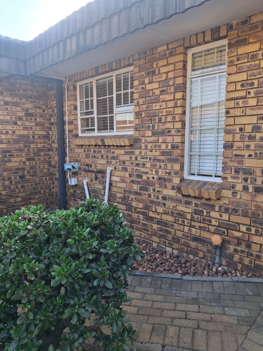 2 Bedroom Property for Sale in Brentwood Park AH Gauteng