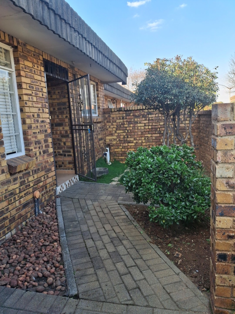 2 Bedroom Property for Sale in Brentwood Park AH Gauteng