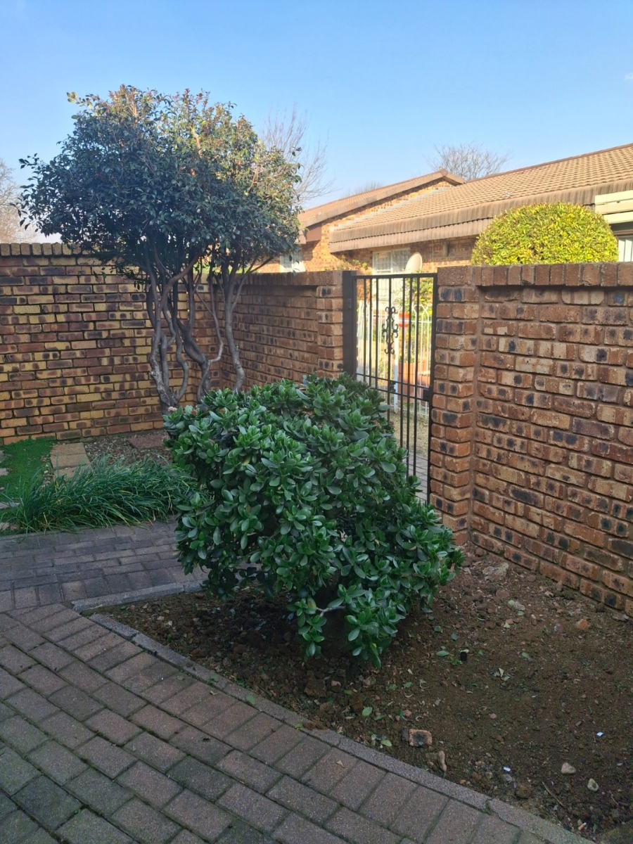 2 Bedroom Property for Sale in Brentwood Park AH Gauteng