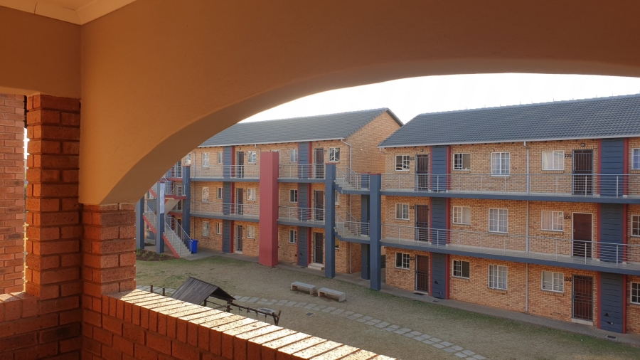 2 Bedroom Property for Sale in Monavoni Gauteng