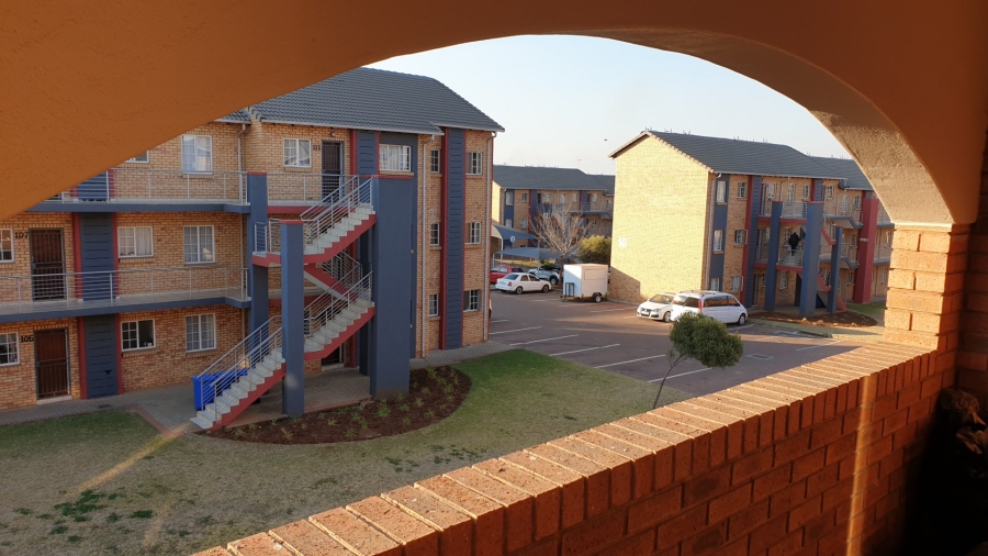 2 Bedroom Property for Sale in Monavoni Gauteng