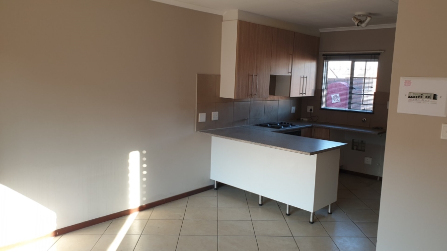 2 Bedroom Property for Sale in Monavoni Gauteng