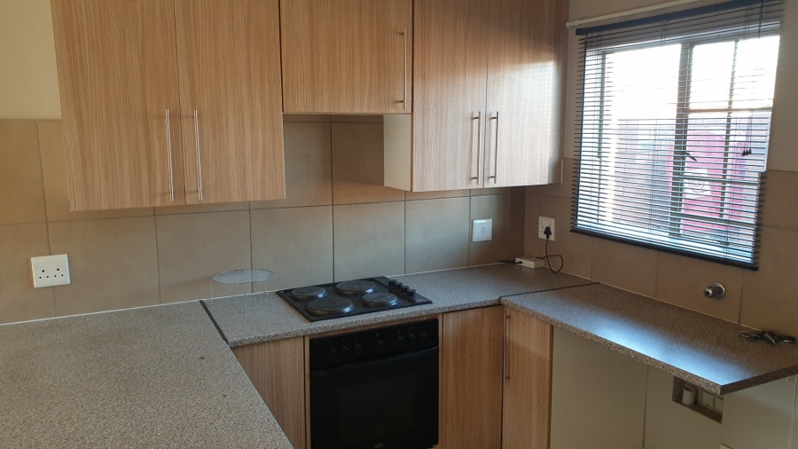 2 Bedroom Property for Sale in Monavoni Gauteng