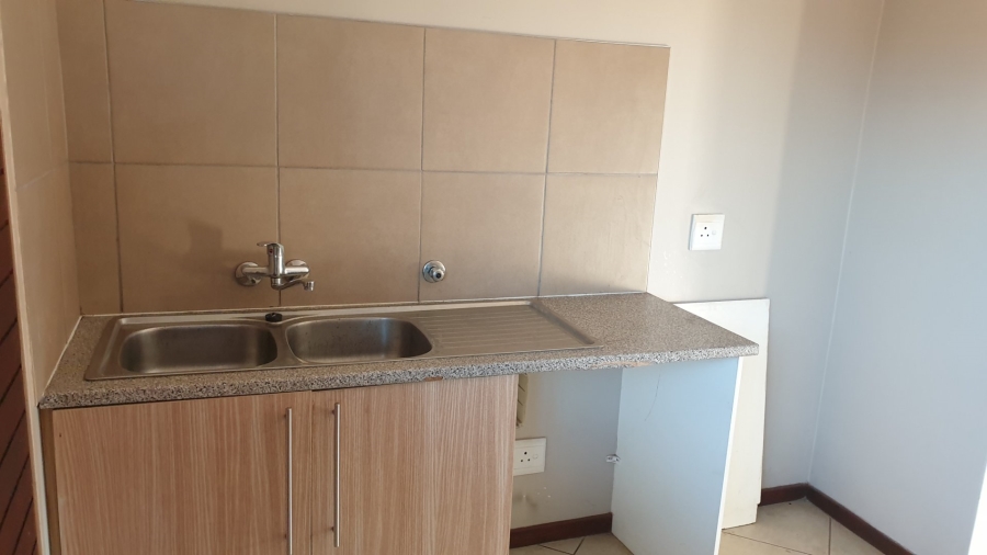 2 Bedroom Property for Sale in Monavoni Gauteng