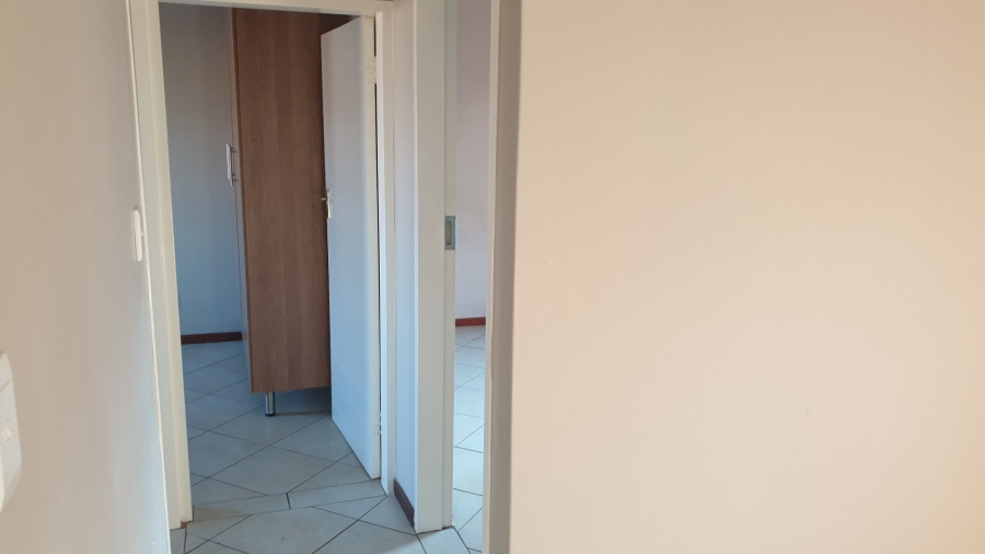 2 Bedroom Property for Sale in Monavoni Gauteng