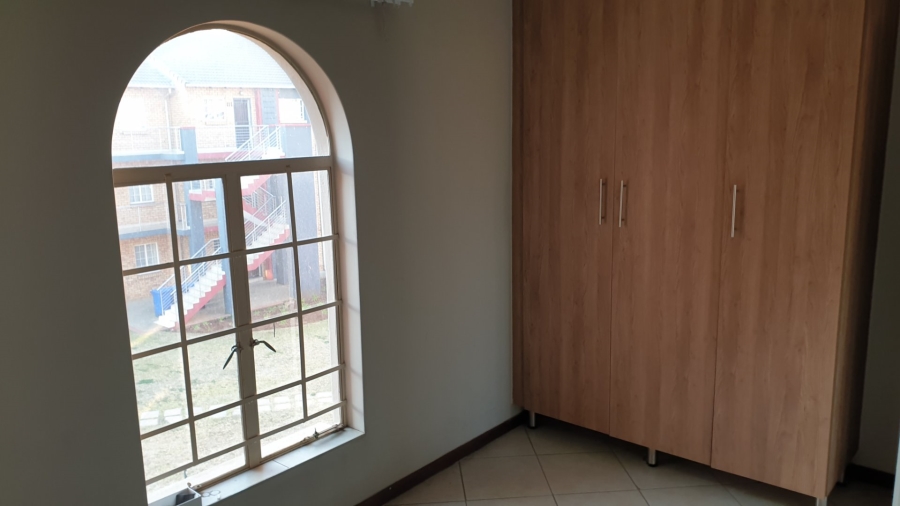 2 Bedroom Property for Sale in Monavoni Gauteng