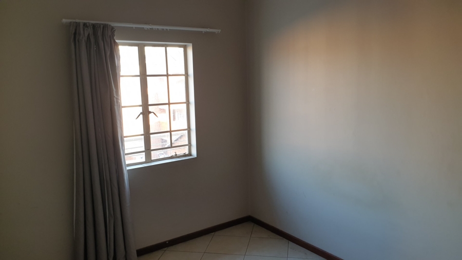 2 Bedroom Property for Sale in Monavoni Gauteng