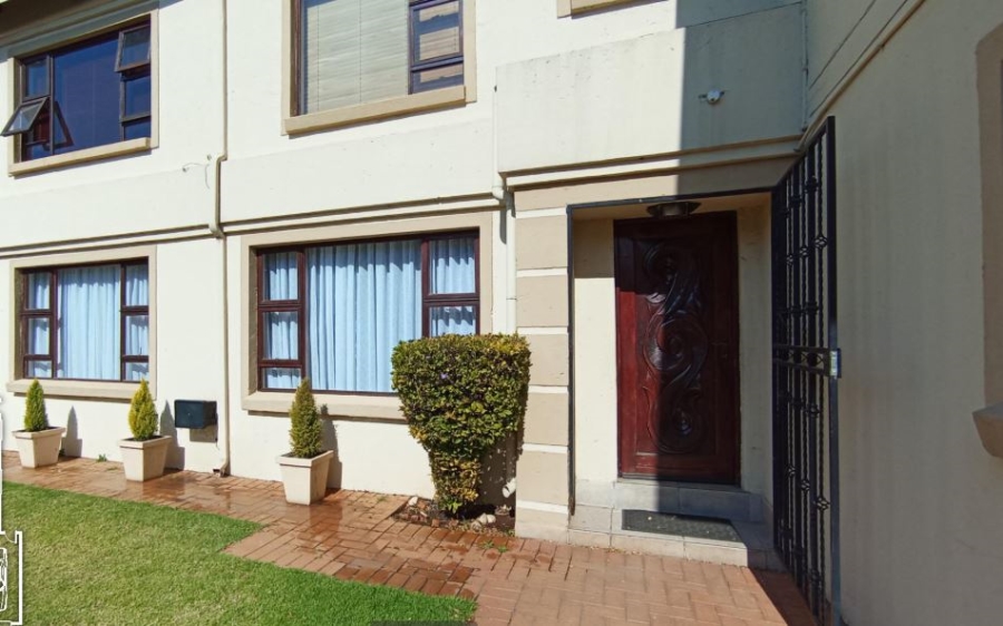 5 Bedroom Property for Sale in Eden Glen Gauteng