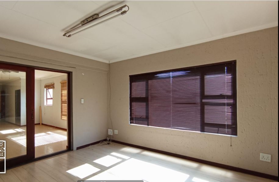 5 Bedroom Property for Sale in Eden Glen Gauteng