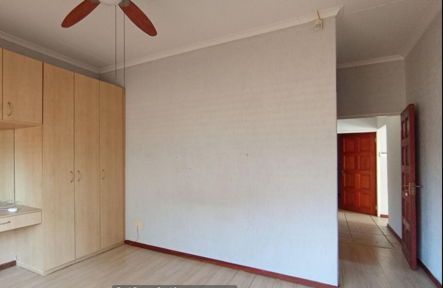 5 Bedroom Property for Sale in Eden Glen Gauteng
