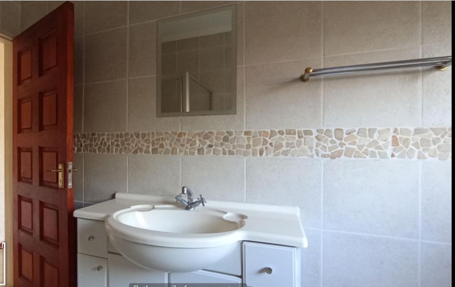 5 Bedroom Property for Sale in Eden Glen Gauteng