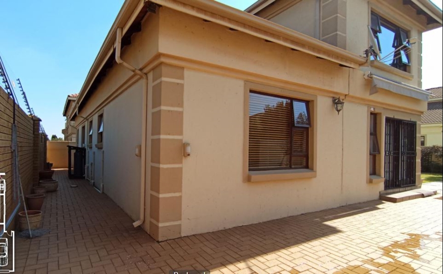 5 Bedroom Property for Sale in Eden Glen Gauteng