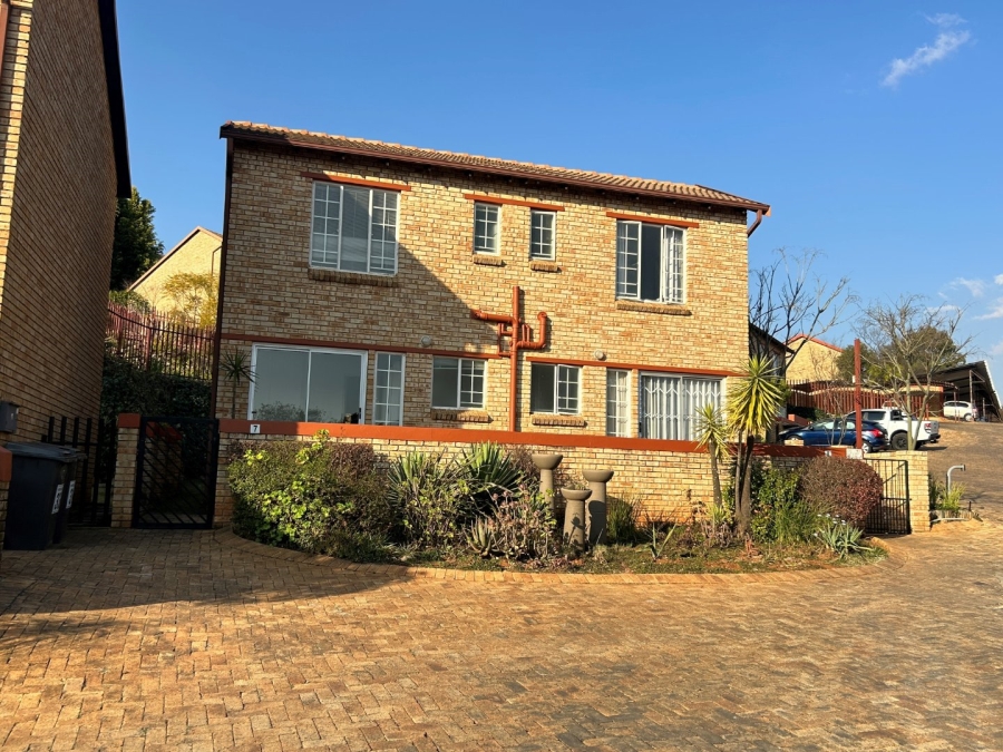3 Bedroom Property for Sale in Wilgeheuwel Gauteng