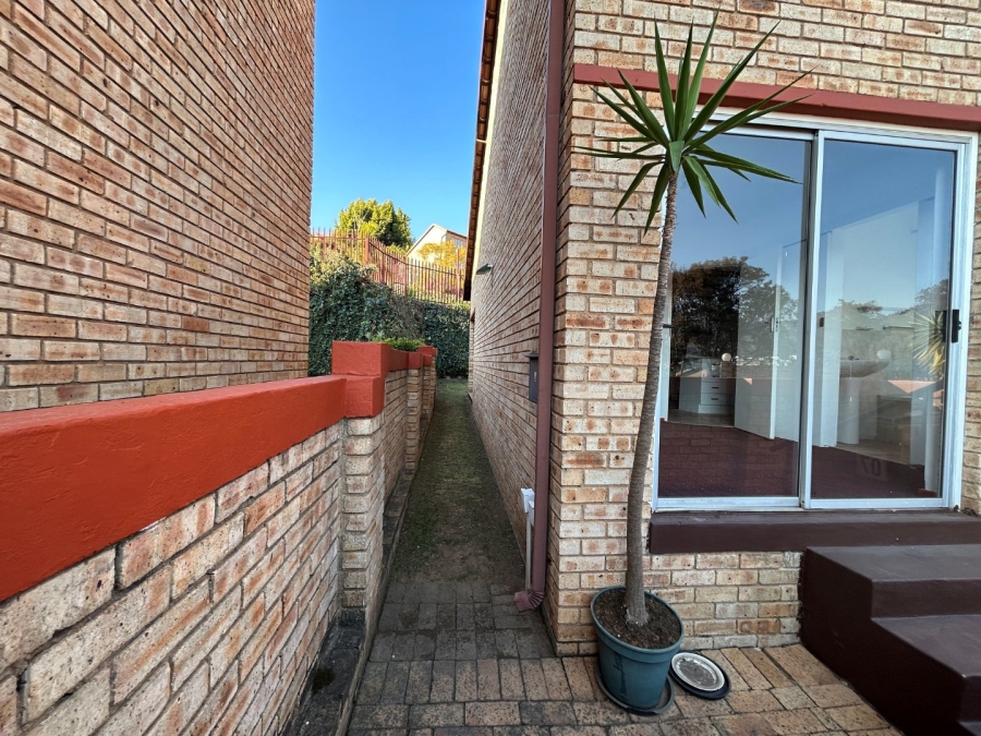 3 Bedroom Property for Sale in Wilgeheuwel Gauteng