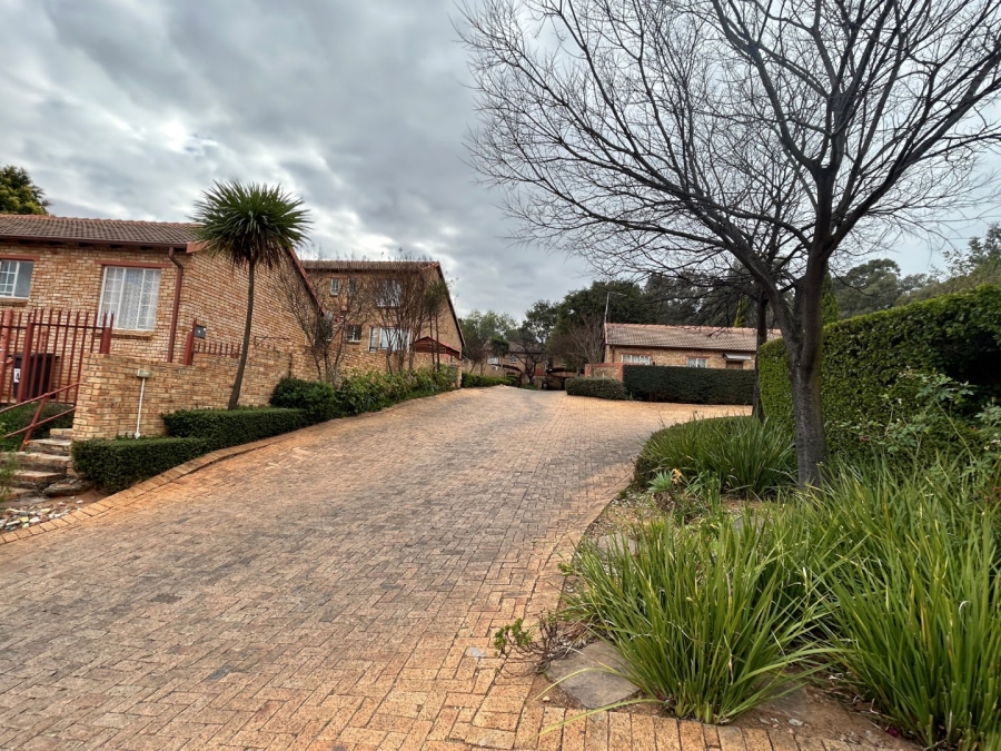 3 Bedroom Property for Sale in Wilgeheuwel Gauteng