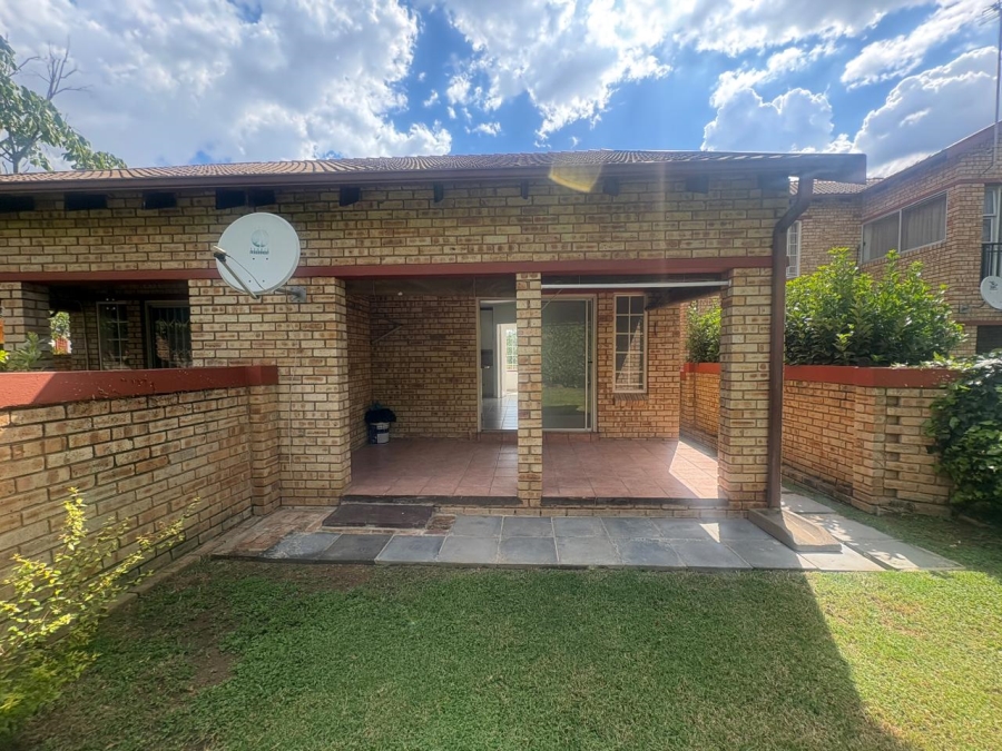 2 Bedroom Property for Sale in Wilgeheuwel Gauteng