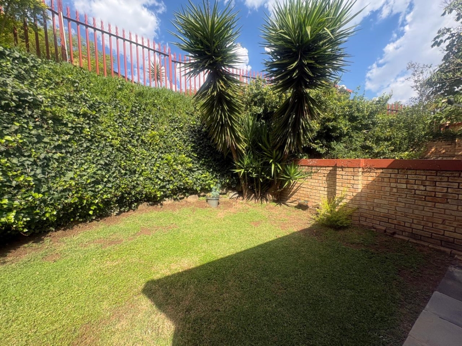 2 Bedroom Property for Sale in Wilgeheuwel Gauteng