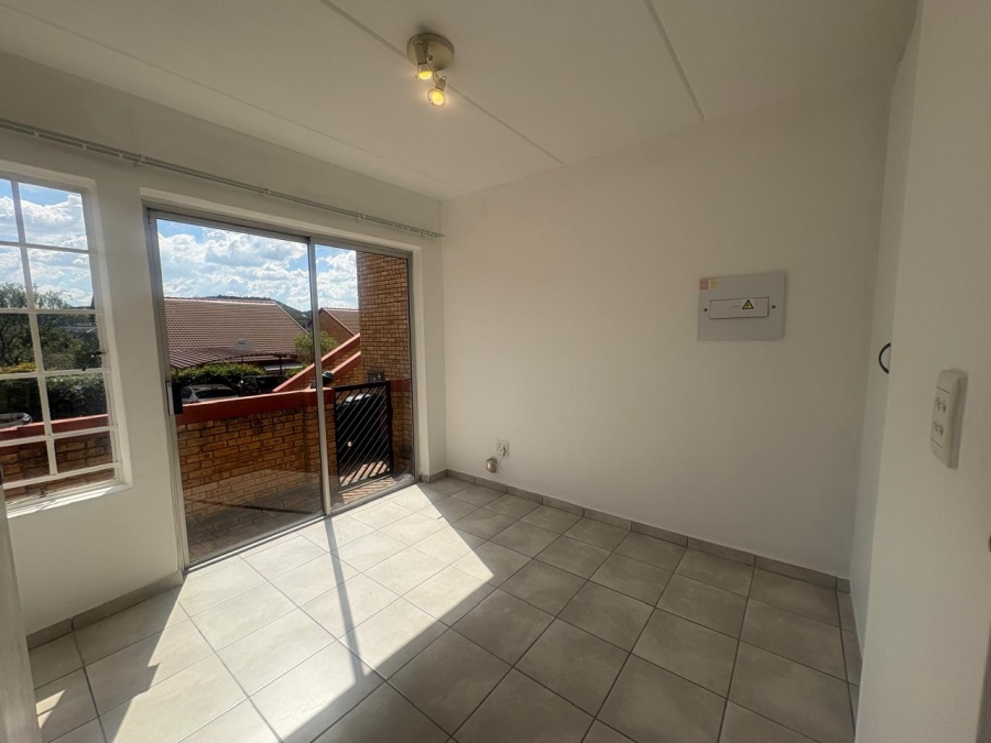 2 Bedroom Property for Sale in Wilgeheuwel Gauteng