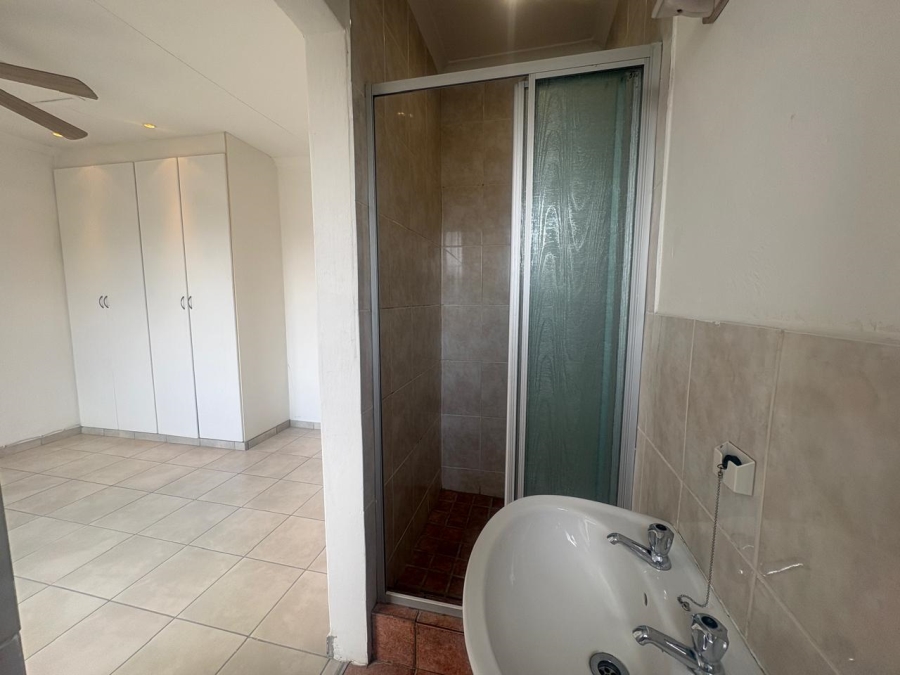 2 Bedroom Property for Sale in Wilgeheuwel Gauteng